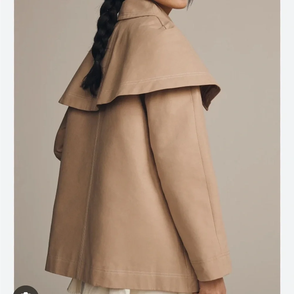 Aligne Ashton Short Trench with Removeable Cape - Picture 3 of 7